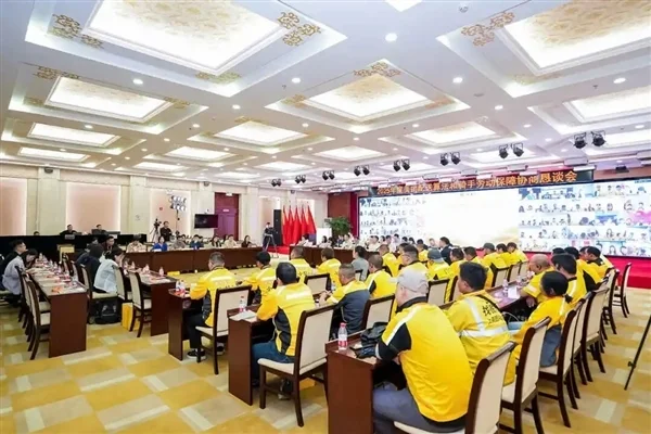 美團與騎手簽保障協(xié)議：平臺補貼50%養(yǎng)老保險費用、年底前取消超時扣款